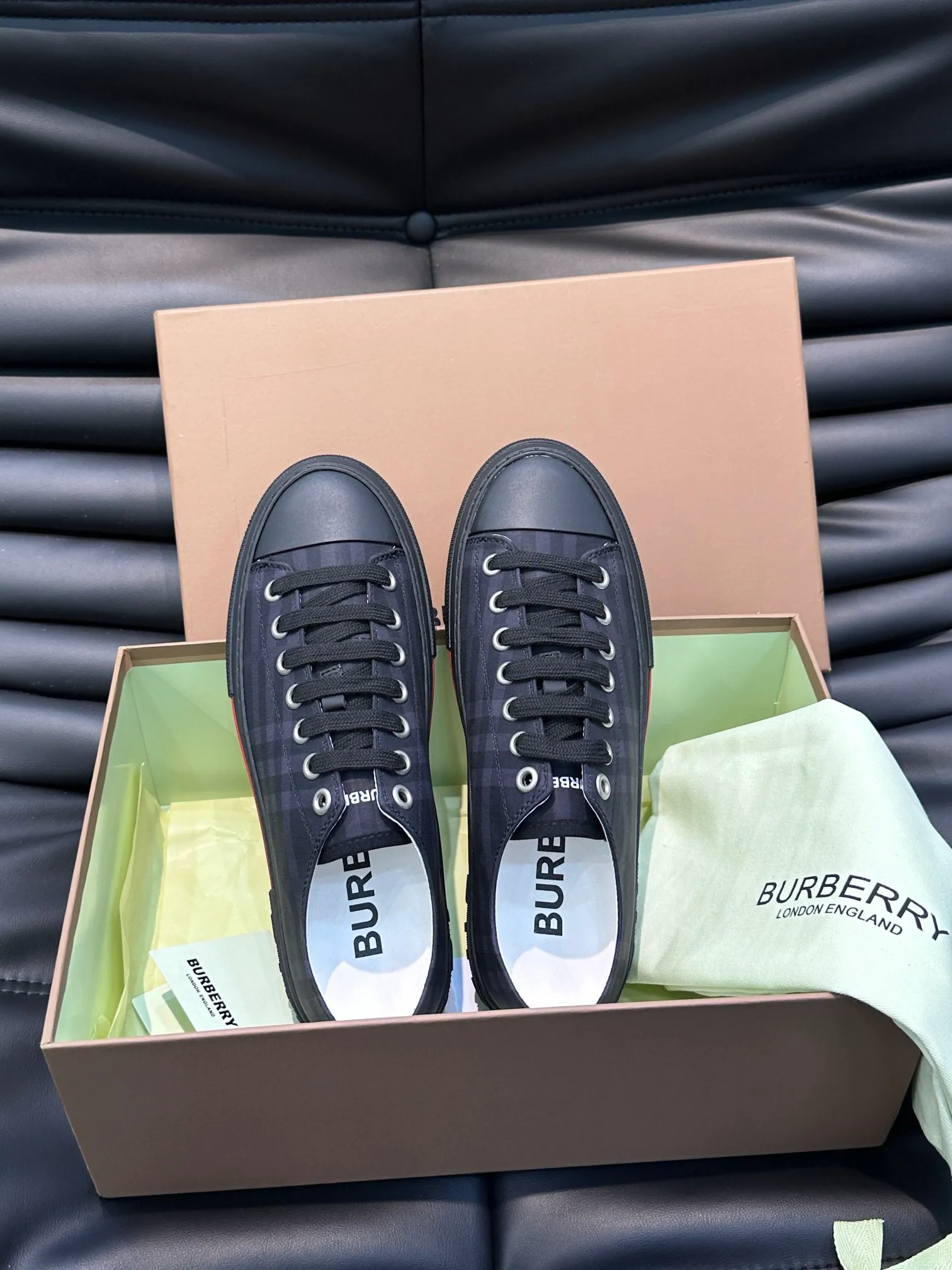 Men's shoes 💰p380 "BURBERR*" men's classic low-top sneakers, reinterpreted with Vintage retro plaid cotton material and decorated with a new brand logo. First-layer sheepskin lining, embossed Burberry lettering logo on the heel, T men's shoes 💰pU original outsole! Size: 38-44 (45 customized)